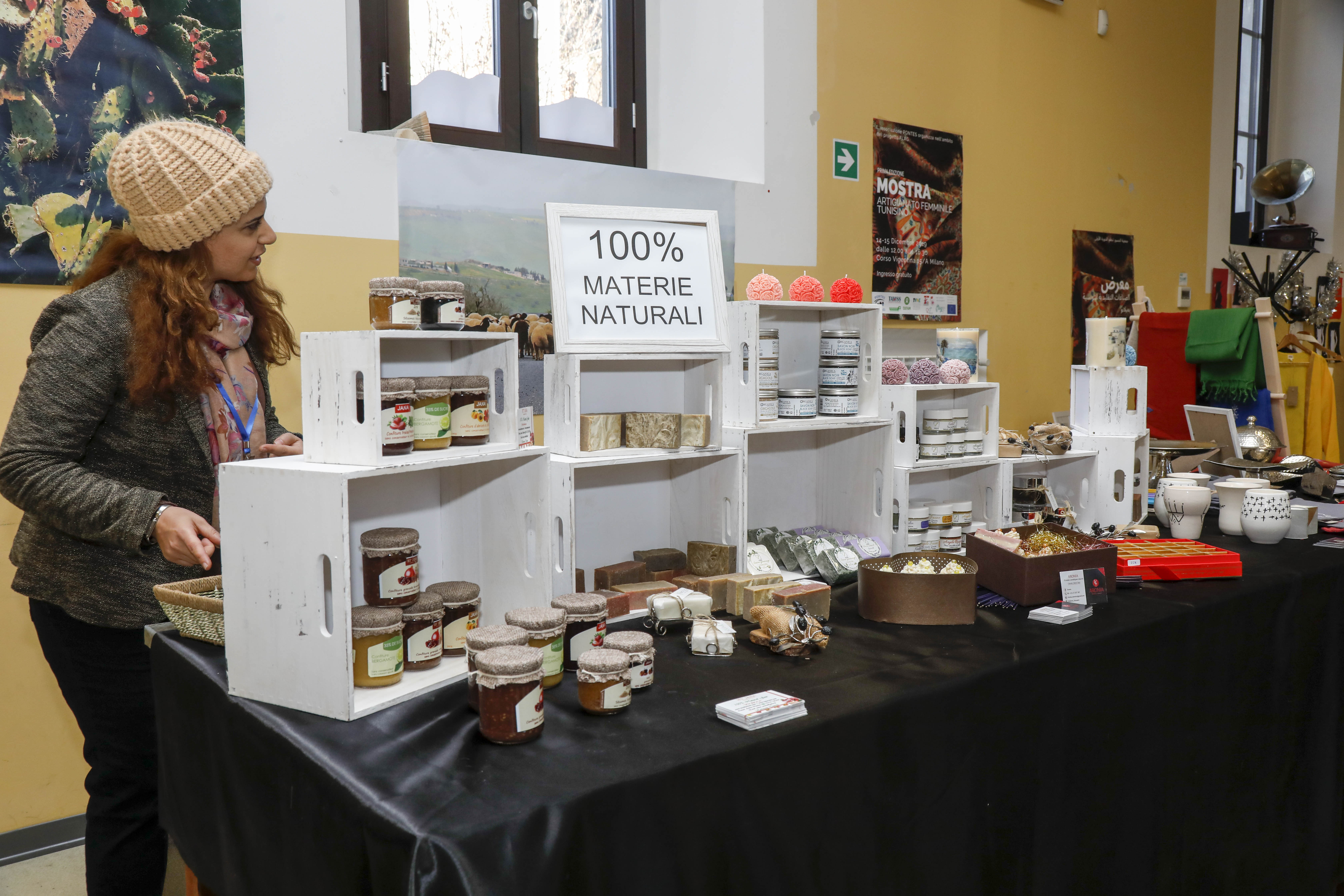 Esposizione FLAG a Milano con prodotti dell'artigianato femminile tunisino